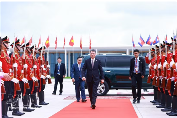 Le Premier ministre vietnamien conclut avec succès sa visite officielle au Cambodge