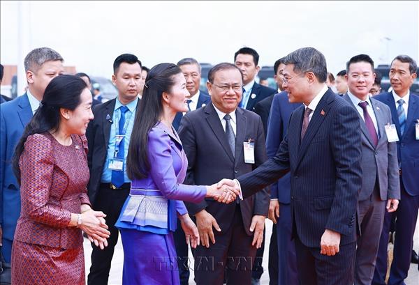 PM Le Minh Hung wraps up official visit to Cambodia
