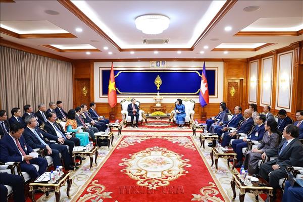 ベトナム首相 カンボジアの国民議会議長、上院議長と会見