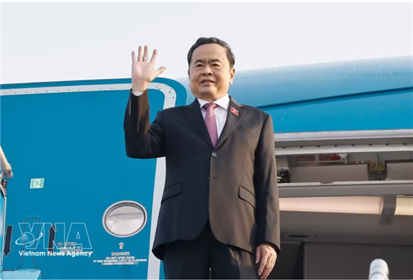 Le président de lAssemblée nationale Tran Thanh Man part pour une visite officielle en Chine