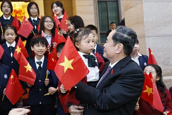 Vietnamese community in China urged to stay united, contribute to homeland