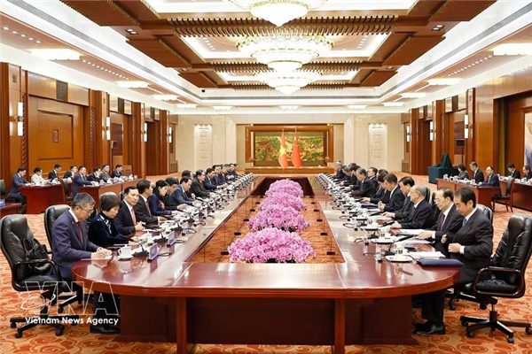 越南国会主席陈青敏与中国全国人大常委会委员长赵乐际举行会谈并共同主持越中立法机构联合委员会第二次会议
