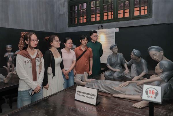 Hoa Lo Prison Relic Site Draws Visitors on Capital Liberation Day