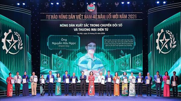 Lễ tôn vinh và trao danh hiệu Nông dân Việt Nam xuất sắc 40 năm Đổi mới