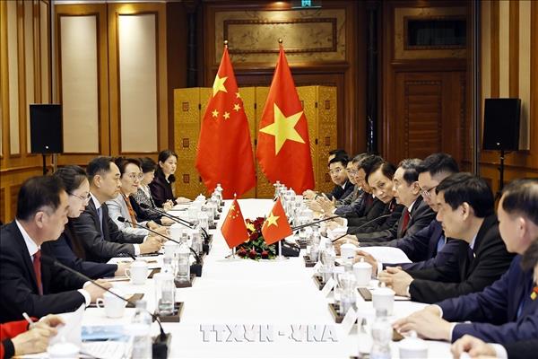 Top Legislator Meets Chinese Friendship Personages