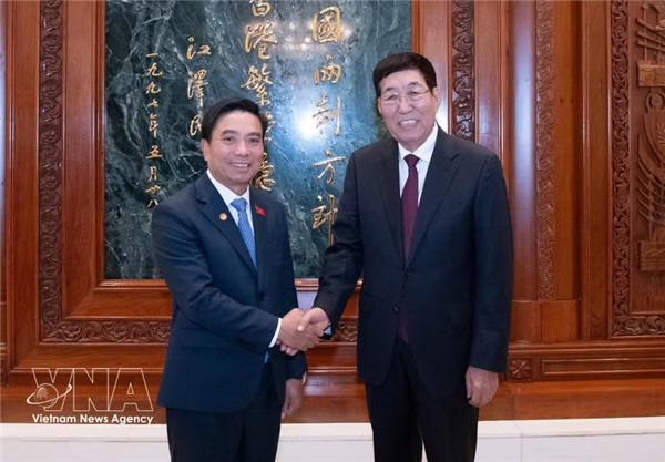 越中友好议员小组主席阮尹英会见中越友好议员小组主席巴音朝鲁