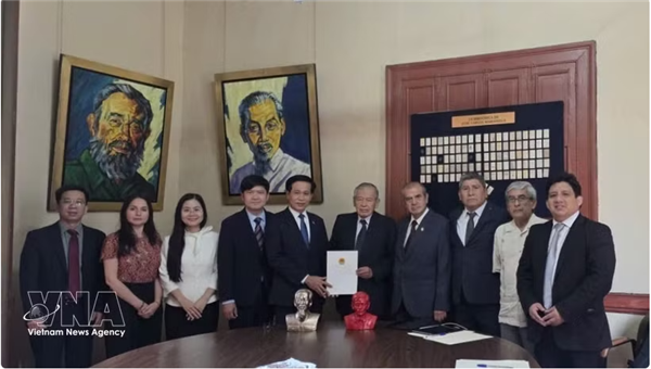 Le Parti communiste du Vietnam renforce ses liens avec des organisations politiques et sociales du Pérou