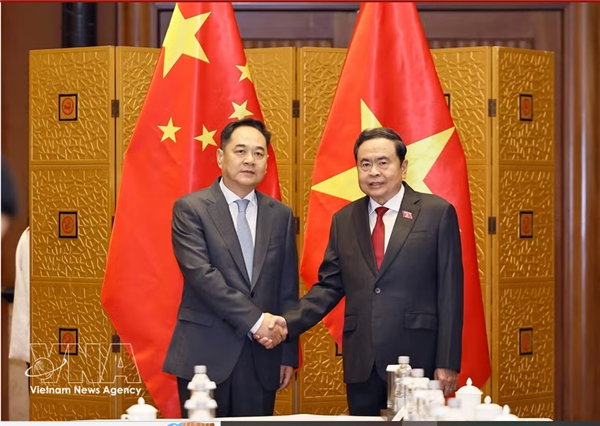 Le président de lAN rencontre des personnalités chinoises engagées dans lamitié