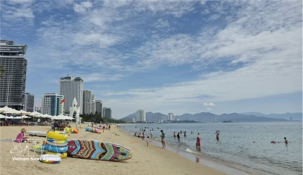 Le Vietnam teste lexemption de visa pour les groupes de touristes chinois à Khanh Hoa