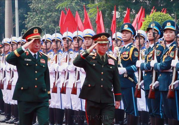 Phó Thủ tướng, Bộ trưởng Bộ Quốc phòng Lào thăm chính thức Việt Nam