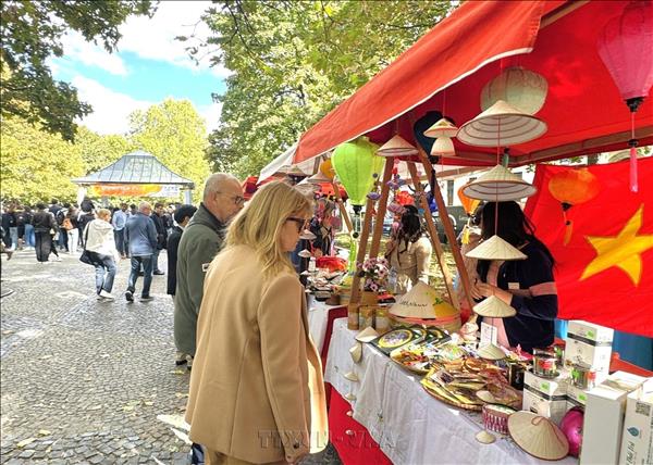 À Bratislava, le charme magnétique du Vietnam envoûte la Journée de lAsie