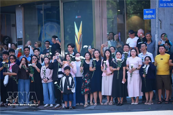 越南政府总理黎明兴出席731具烈士遗骸祭悼仪式并送葬安葬