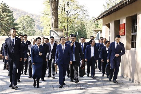 Líder parlamentario de Vietnam visita sitios históricos revolucionarios en Shaanxi