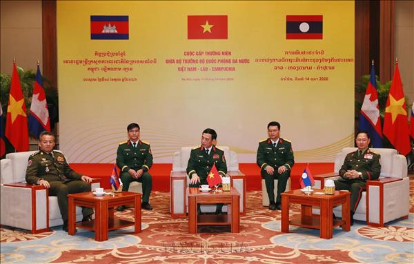 Cuộc gặp giữa Bộ trưởng Bộ Quốc phòng ba nước Việt Nam - Lào - Campuchia