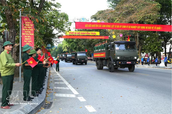 Tuyên Quang : 93 dépouilles de soldats transférées au cimetière national de Vi Xuyên