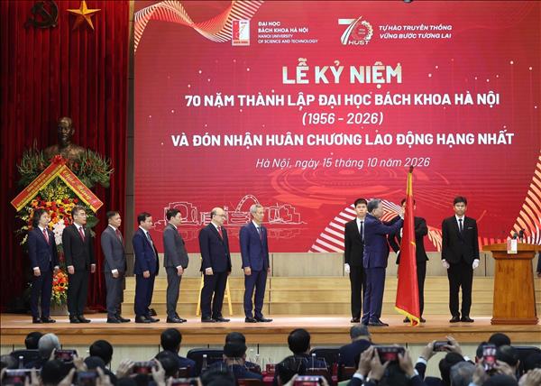Top leader asks Hanoi University of Science and Technology to become leading research university