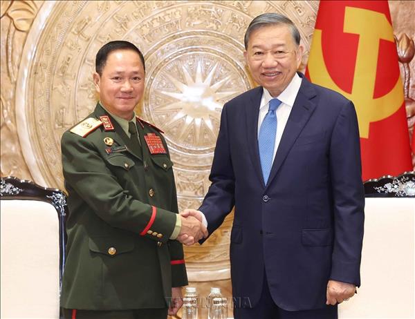 Top leader hosts Lao Deputy Prime Minister and Defence Minister