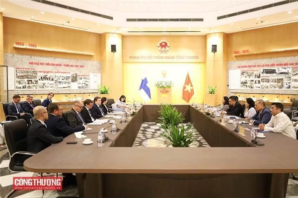 越南与芬兰推动交通基础设施和智慧城市合作
