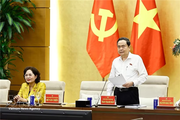 越南国会主席陈青敏：不能让过时规定阻碍发展