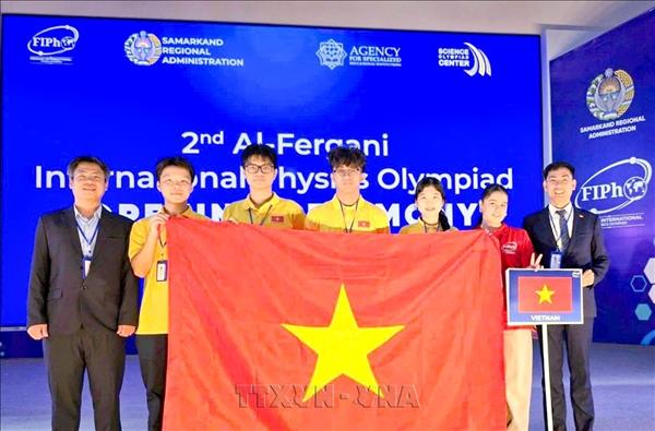 All four Vietnamese students win medals at Al-Fergani International Physics Olympiad