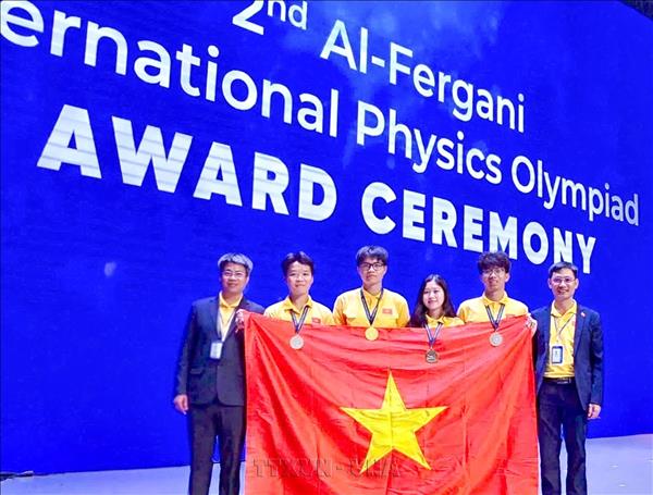 4/4 học sinh Việt Nam đoạt huy chương Olympic Vật lí Quốc tế Al-Fergani
