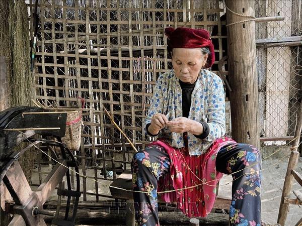 From mountain looms to global markets: Mong women preserves heritage through brocade