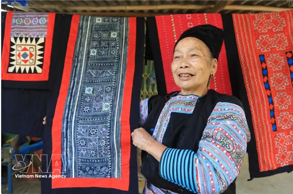 Le brocart Hmong de Pa Co, entre héritage culturel et essor économique