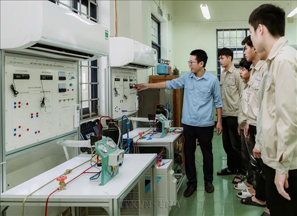 Chuẩn hóa đội ngũ giảng viên nghề nghiệp trong bối cảnh chuyển đổi số