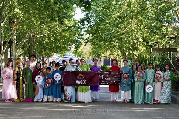 Sydney hosts first Vietnamese Ao dai street parade
