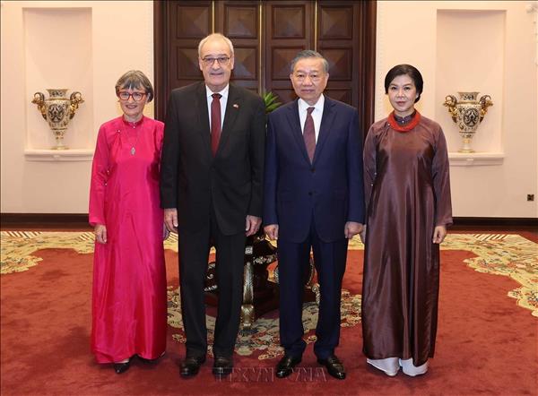 Top Vietnamese leader hosts banquet in honour of Swiss President
