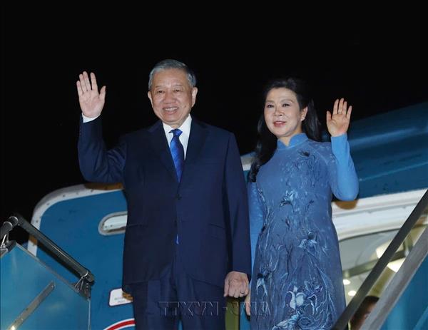 越共中央总书记、国家主席苏林携夫人启程对丹麦、欧盟和比利时进行访问