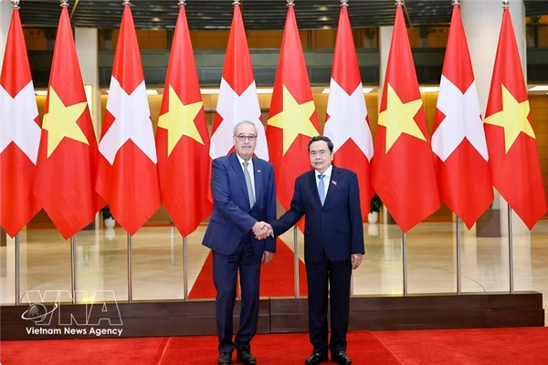 Entrevue entre le président de lAssemblée nationale du Vietnam et le président de la Confédération suisse