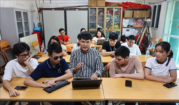 Chàng trai khiếm thị lan tỏa nghị lực đến những người khuyết tật