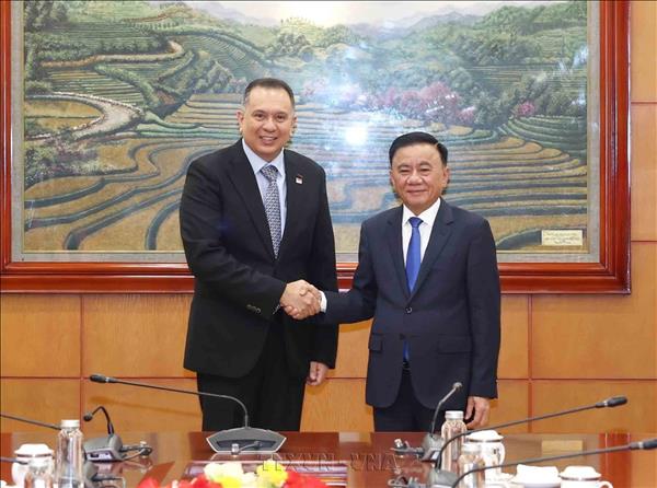 Vietnam, Singapore seek to deepen cooperation in personnel training