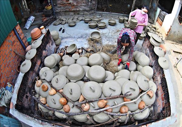 https://imagevietnam.vnanet.vn/Poterie de Bàu Truc : quand l’héritage Cham est gravé dans l’argile
