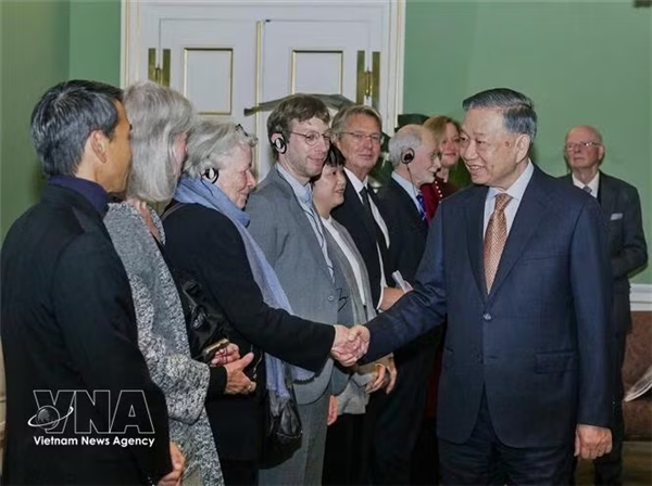 Máximo dirigente vietnamita recibe a Asociación de Amistad Dinamarca-Vietnam