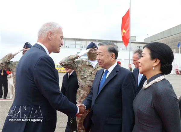 越共中央总书记、国家主席苏林及夫人开始对欧盟和比利时进行正式访问