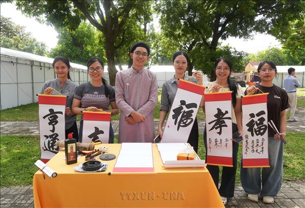 越南书法节：笔画中的越南魂