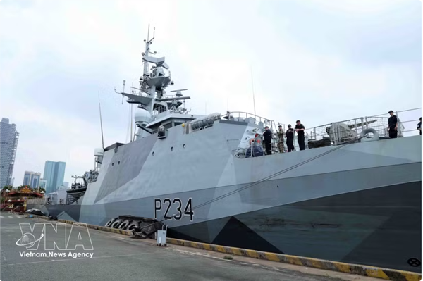 Le patrouilleur britannique HMS Spey en visite damitié à Hô Chi Minh-Ville