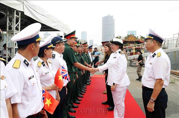 Tàu Hải quân Anh HMS SPEY lần thứ 2 thăm Thành phố Hồ Chí Minh