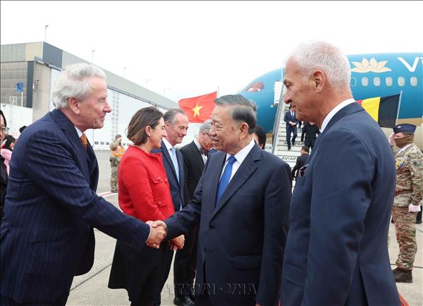 Top Vietnamese leader begins official visits to EU, Belgium