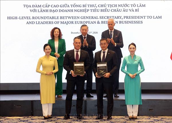 Top Vietnamese leader attends high-level dialouge with leading European, Belgian business executives
