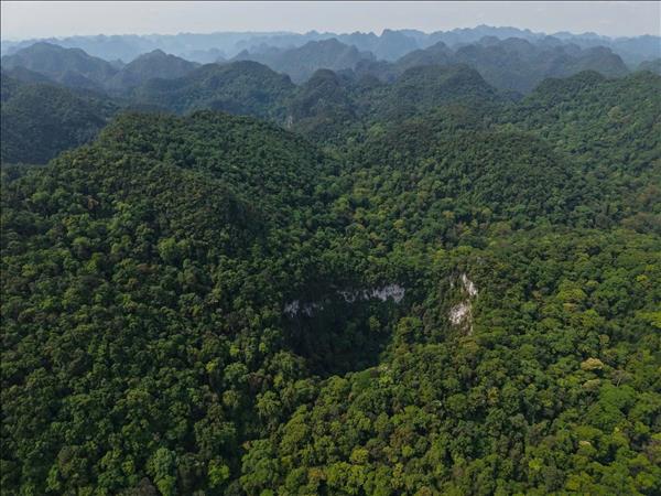 Phát hiện hố sụt khổng lồ giữa lòng Di sản Phong Nha - Kẻ Bàng