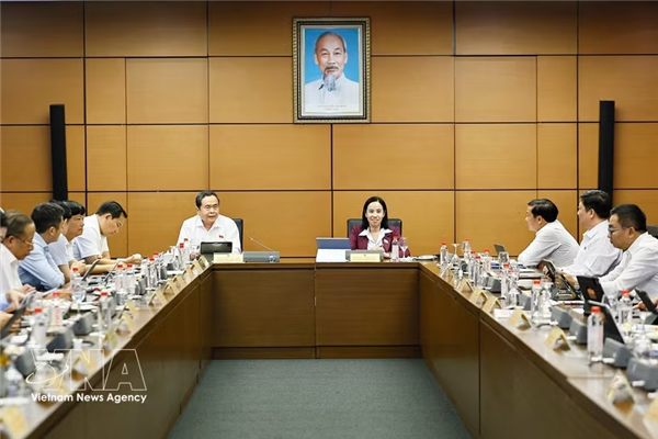 第十六届国会第二次会议：为投资者提供最大便利但必须严守纪律规矩