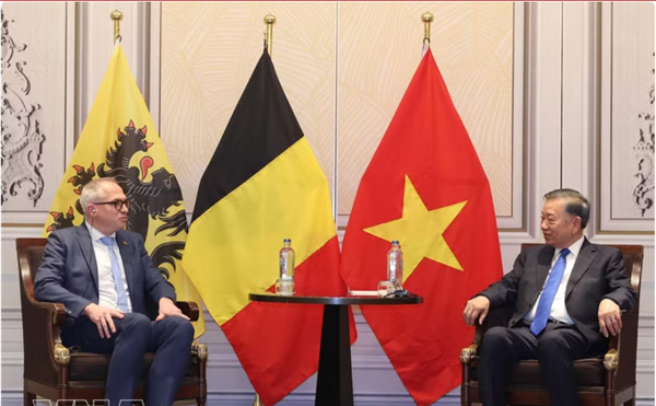 Le dirigeant To Lam rencontre le ministre-président du Gouvernement flamand