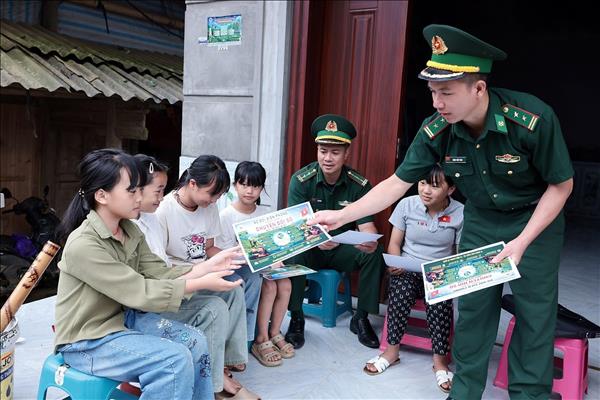 Bộ đội Biên phòng Lào Cai đồng hành cùng người dân chuyển đổi số