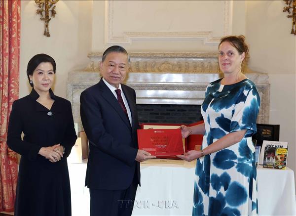 Le leader Tô Lâm et son épouse honore la Bibliothèque royale de Belgique