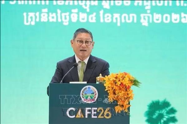ໄຂ​ເວ​ທີ​ປາ​ໄສ ແລະ ງານ​ວາງ​ສະ​ແດງ​ກະ​ສິ​ກຳ​ຂອບ​ຂະ​ໜາດ​ໃຫຍ່​ຢູ່​ກຳ​ປູ​ເຈຍ