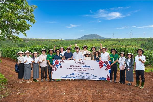 Lavazza Chairman Visits Vinh Hiep Organic Coffee Farm in Gia Lai