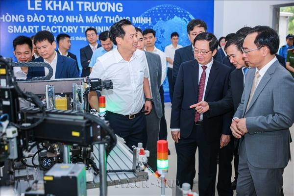 Vietnam National University urged to lead in technology development
